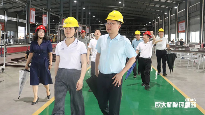 品牌賦能 | 高安市人大主任萬蘭萍等領導一行蒞臨歐大師隔熱門窗視察調(diào)研